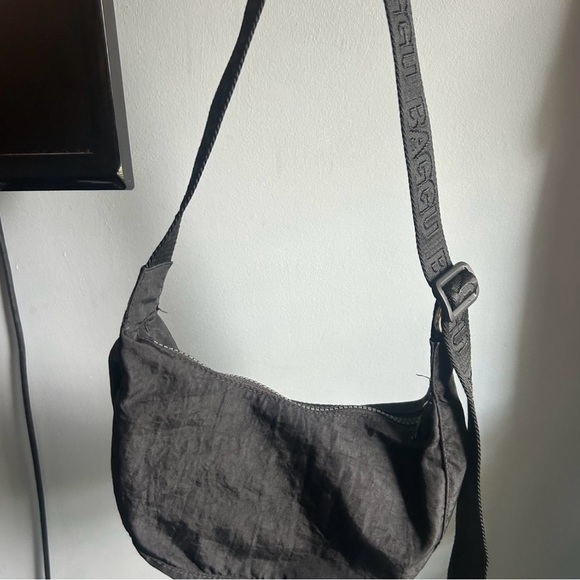 Baggu Crescent Bag small - Embroidered Hearts- EUC! - Picture 2 of 3